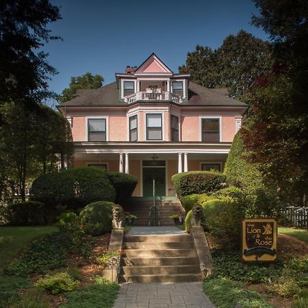 The Lion And The Rose Bed And Breakfast แอชวิลล์ ภายนอก รูปภาพ