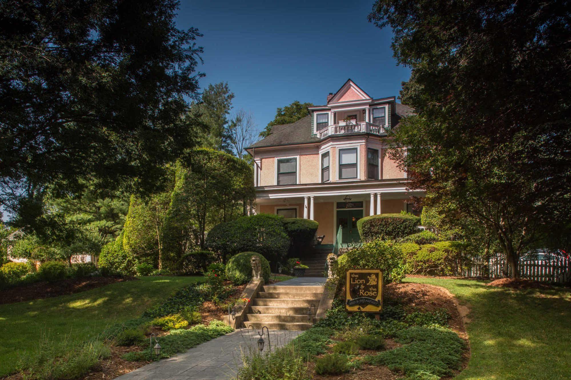 The Lion And The Rose Bed And Breakfast แอชวิลล์ ภายนอก รูปภาพ
