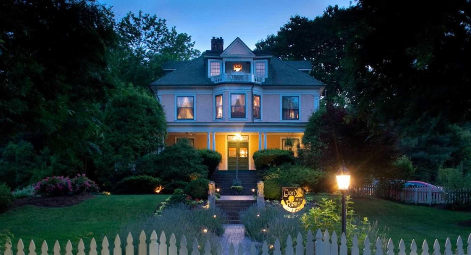 The Lion And The Rose Bed And Breakfast แอชวิลล์ ภายนอก รูปภาพ