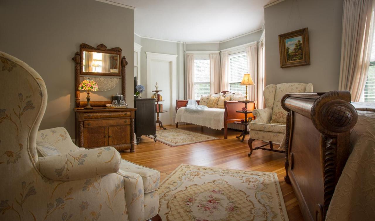 The Lion And The Rose Bed And Breakfast แอชวิลล์ ภายนอก รูปภาพ
