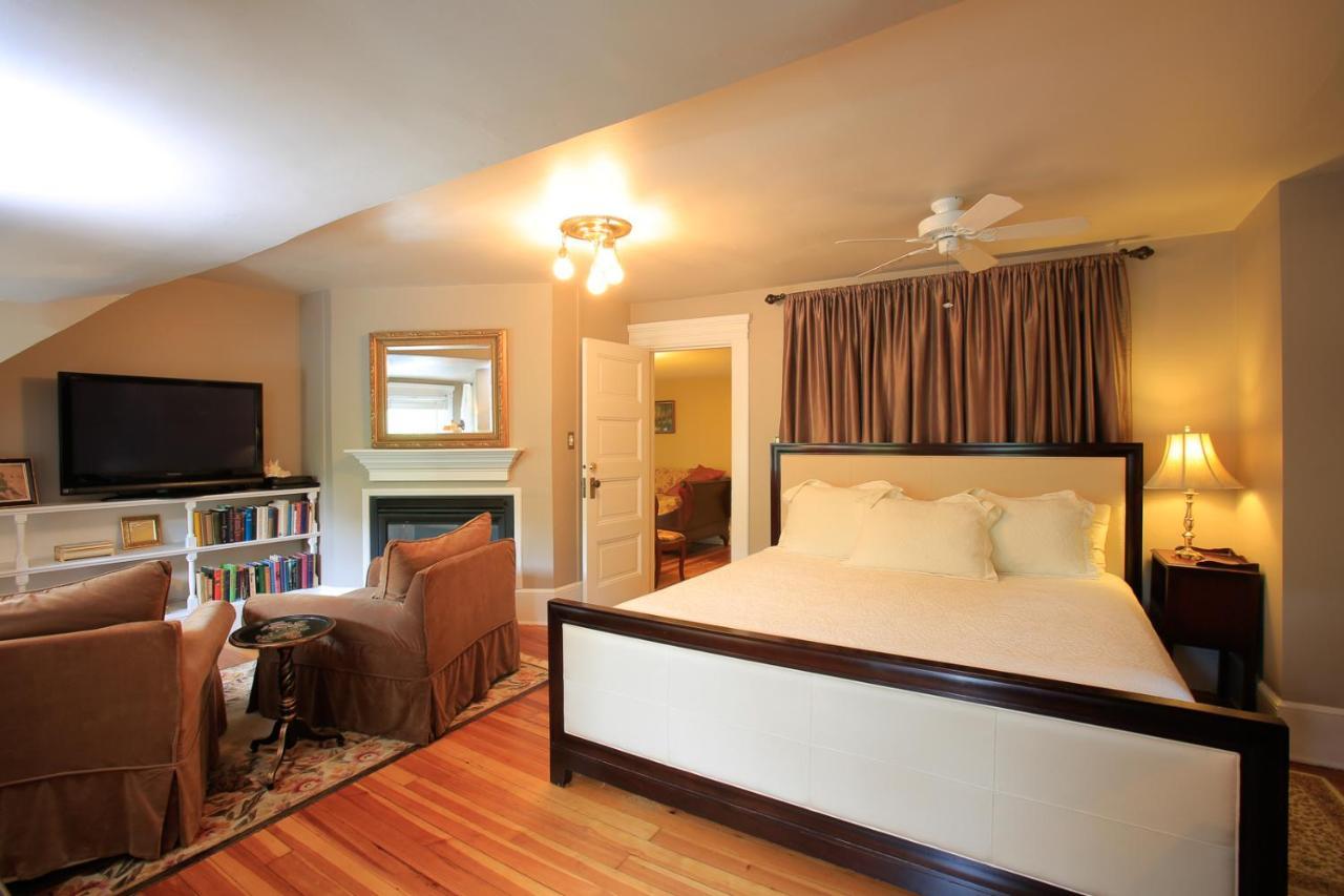 The Lion And The Rose Bed And Breakfast แอชวิลล์ ภายนอก รูปภาพ